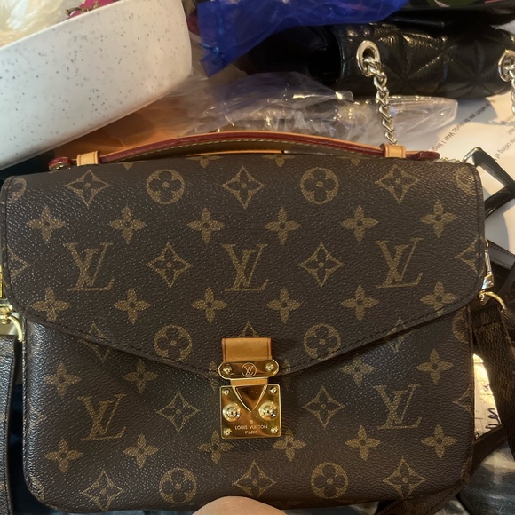Louis Vuitton Classic Monogram Crossbody Bag - Picture 1 of 1